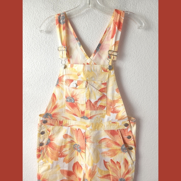 Cambridge Dry Goods Floral Crop Overalls Sz Small - Picture 5 of 9